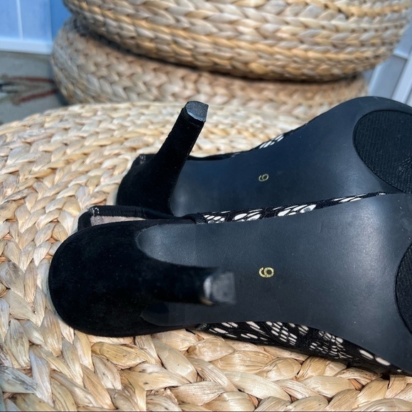 Seychelles Special Edition Bobbin Lace Pumps - Picture 9 of 12